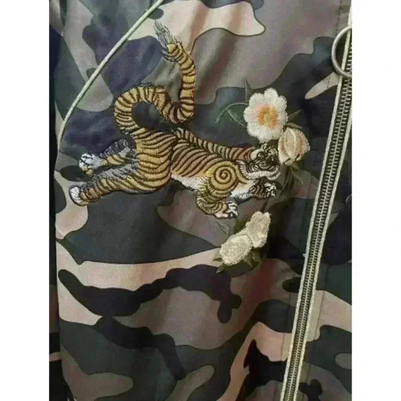 Elli White Camo Bomber Satin Jacket With Embroidered Tigers Size M/L - Picture 2 of 8